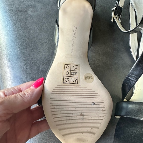 BCBG Heels size 6.5 - Picture 8 of 9